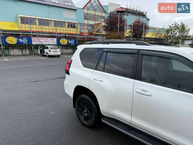 Белый Тойота Ленд Крузер Прадо, объемом двигателя 3.96 л и пробегом 320 тыс. км за 23999 $, фото 3 на Automoto.ua