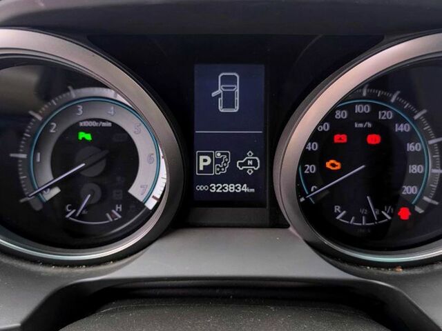 Белый Тойота Ленд Крузер Прадо, объемом двигателя 4 л и пробегом 320 тыс. км за 22000 $, фото 10 на Automoto.ua