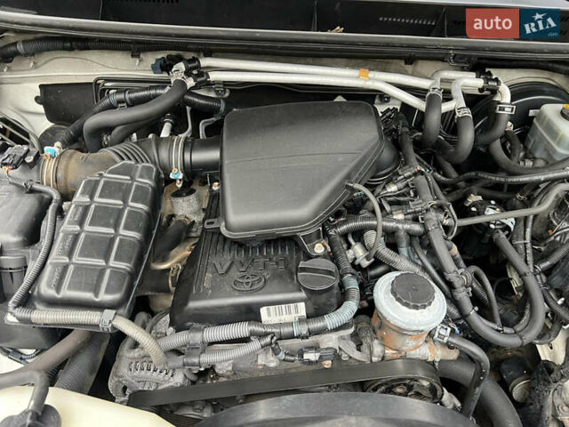 Белый Тойота Ленд Крузер Прадо, объемом двигателя 2.7 л и пробегом 228 тыс. км за 19950 $, фото 59 на Automoto.ua