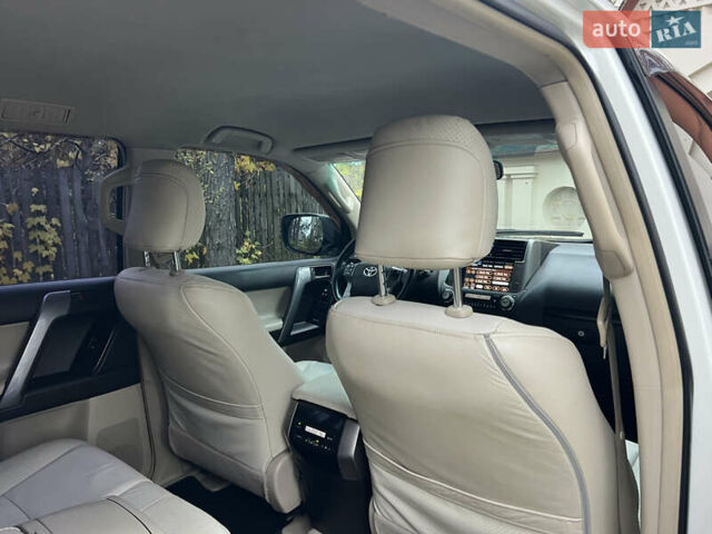 Белый Тойота Ленд Крузер Прадо, объемом двигателя 2.7 л и пробегом 228 тыс. км за 19950 $, фото 106 на Automoto.ua