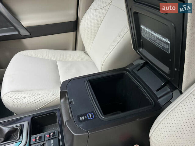 Белый Тойота Ленд Крузер Прадо, объемом двигателя 2.7 л и пробегом 228 тыс. км за 19950 $, фото 84 на Automoto.ua