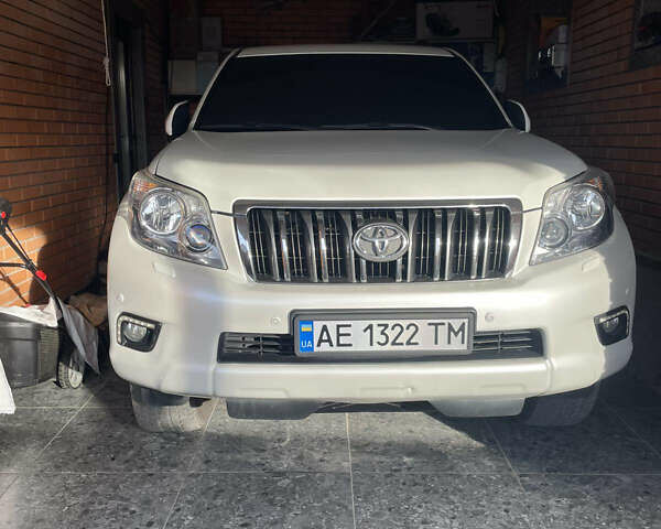 Белый Тойота Ленд Крузер Прадо, объемом двигателя 3.96 л и пробегом 255 тыс. км за 23750 $, фото 1 на Automoto.ua