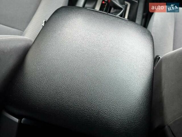 Белый Тойота Ленд Крузер Прадо, объемом двигателя 2.7 л и пробегом 180 тыс. км за 20500 $, фото 68 на Automoto.ua