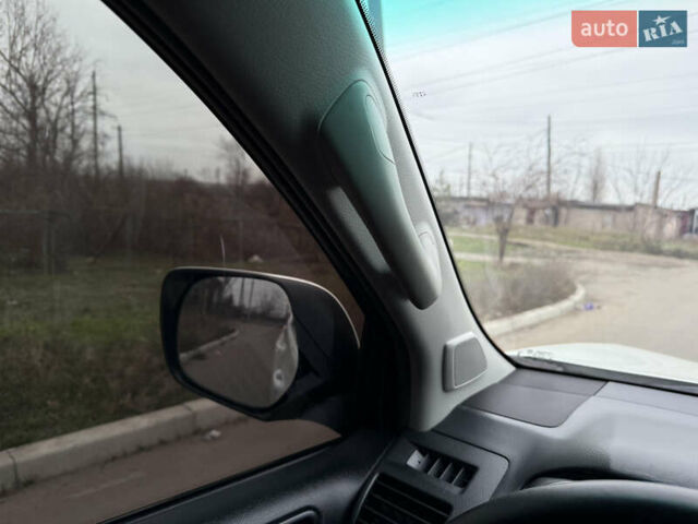 Белый Тойота Ленд Крузер Прадо, объемом двигателя 2.69 л и пробегом 248 тыс. км за 18500 $, фото 27 на Automoto.ua