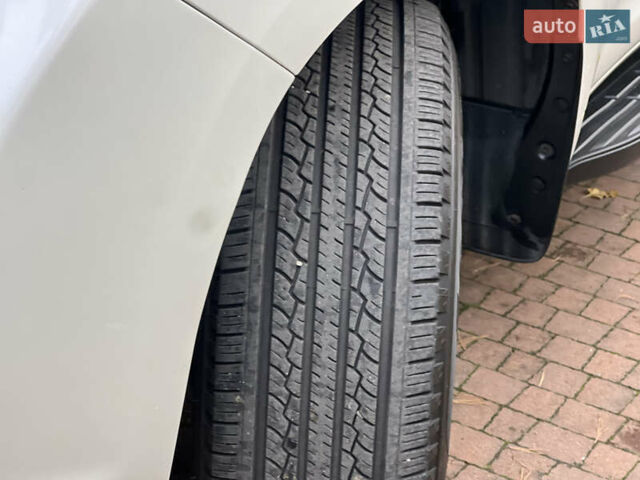 Белый Тойота Ленд Крузер Прадо, объемом двигателя 2.7 л и пробегом 228 тыс. км за 19950 $, фото 10 на Automoto.ua