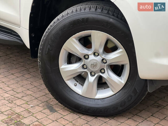 Белый Тойота Ленд Крузер Прадо, объемом двигателя 2.7 л и пробегом 228 тыс. км за 19950 $, фото 11 на Automoto.ua