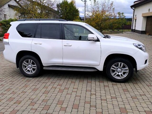 Белый Тойота Ленд Крузер Прадо, объемом двигателя 4 л и пробегом 320 тыс. км за 22000 $, фото 1 на Automoto.ua