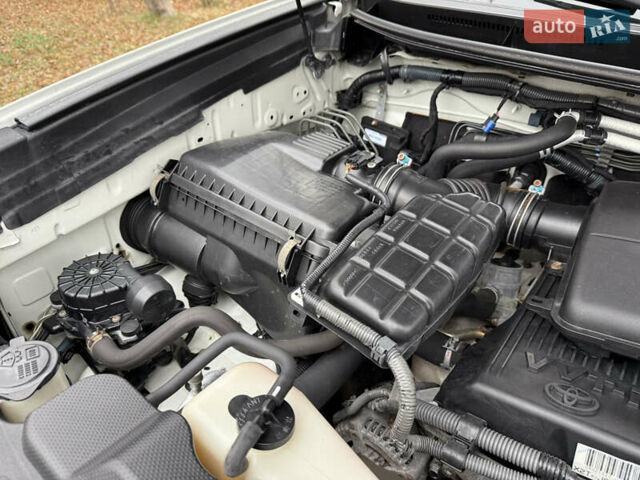 Белый Тойота Ленд Крузер Прадо, объемом двигателя 2.69 л и пробегом 248 тыс. км за 18500 $, фото 25 на Automoto.ua