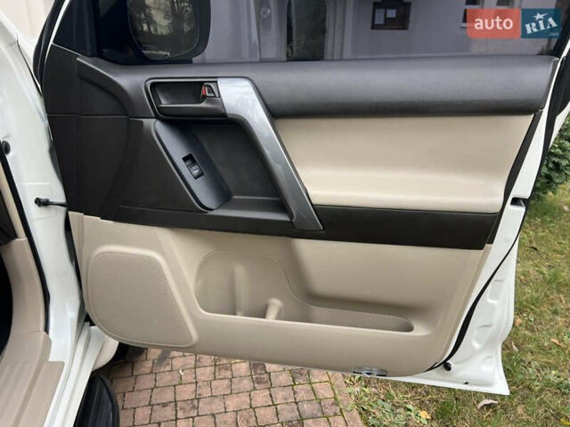 Белый Тойота Ленд Крузер Прадо, объемом двигателя 2.7 л и пробегом 228 тыс. км за 19950 $, фото 111 на Automoto.ua