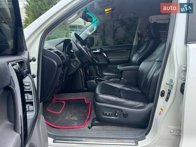 Белый Тойота Ленд Крузер Прадо, объемом двигателя 4 л и пробегом 237 тыс. км за 18750 $, фото 19 на Automoto.ua