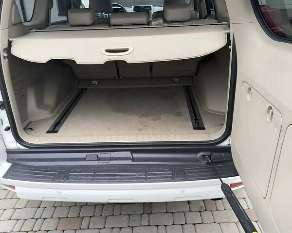 Белый Тойота Ленд Крузер Прадо, объемом двигателя 4 л и пробегом 320 тыс. км за 22000 $, фото 7 на Automoto.ua