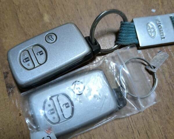 Белый Тойота Ленд Крузер Прадо, объемом двигателя 4 л и пробегом 320 тыс. км за 22000 $, фото 30 на Automoto.ua