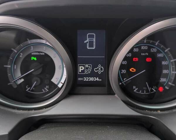 Белый Тойота Ленд Крузер Прадо, объемом двигателя 4 л и пробегом 320 тыс. км за 23500 $, фото 21 на Automoto.ua