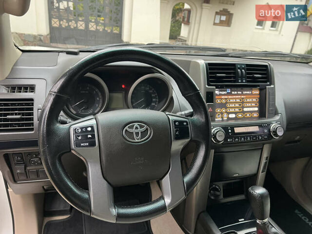 Белый Тойота Ленд Крузер Прадо, объемом двигателя 2.7 л и пробегом 228 тыс. км за 19950 $, фото 80 на Automoto.ua