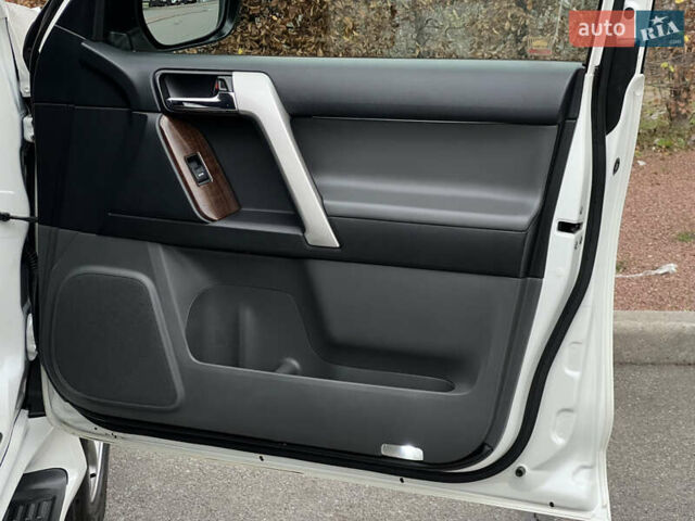 Белый Тойота Ленд Крузер Прадо, объемом двигателя 2.98 л и пробегом 150 тыс. км за 26500 $, фото 61 на Automoto.ua