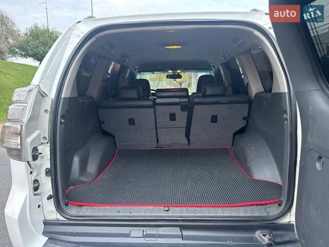 Белый Тойота Ленд Крузер Прадо, объемом двигателя 4 л и пробегом 237 тыс. км за 18750 $, фото 22 на Automoto.ua