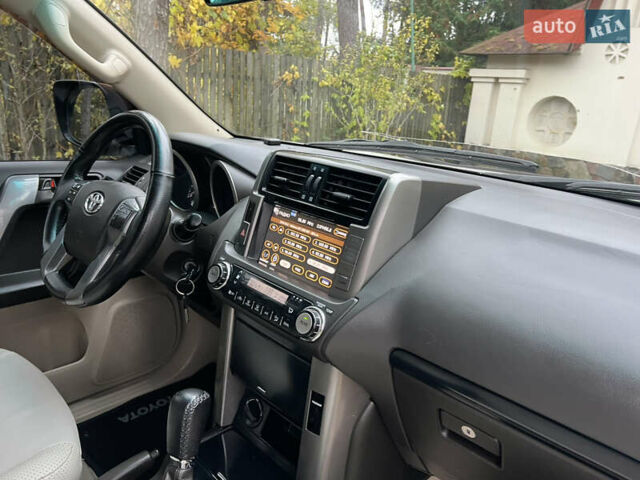 Белый Тойота Ленд Крузер Прадо, объемом двигателя 2.7 л и пробегом 228 тыс. км за 19950 $, фото 120 на Automoto.ua