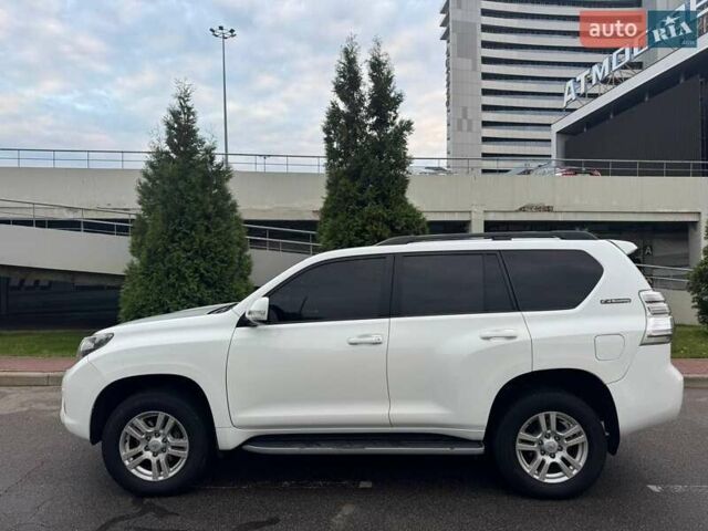 Тойота Ленд Крузер Прадо 2010 у Києві на Automoto.ua Білий Тойота Ленд Крузер Прадо, об'ємом двигуна 4 л та пробігом 237 тис. км за 19700 $, фото 7 на Automoto.ua