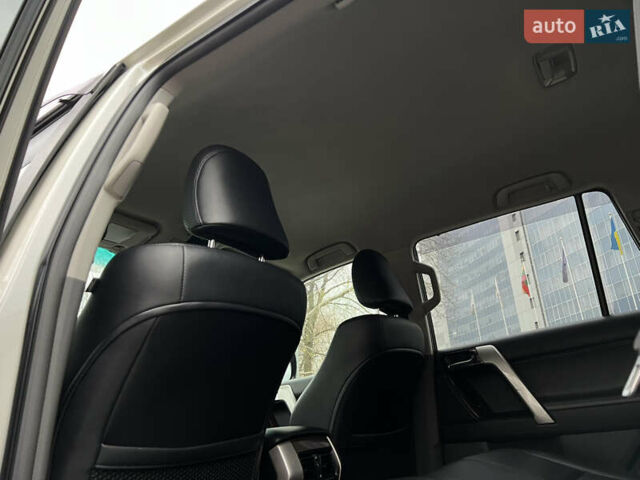 Белый Тойота Ленд Крузер Прадо, объемом двигателя 2.98 л и пробегом 150 тыс. км за 26500 $, фото 52 на Automoto.ua