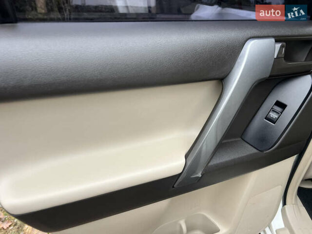 Белый Тойота Ленд Крузер Прадо, объемом двигателя 2.7 л и пробегом 228 тыс. км за 19950 $, фото 99 на Automoto.ua