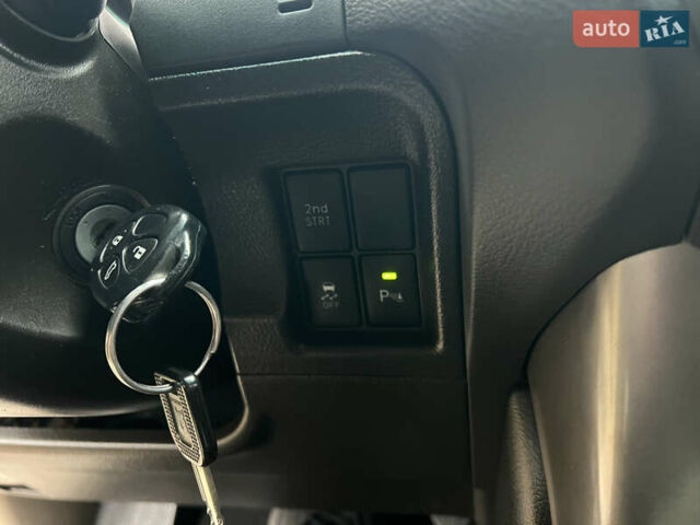 Белый Тойота Ленд Крузер Прадо, объемом двигателя 2.7 л и пробегом 228 тыс. км за 19950 $, фото 76 на Automoto.ua