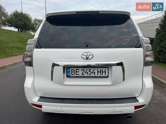 Белый Тойота Ленд Крузер Прадо, объемом двигателя 4 л и пробегом 237 тыс. км за 18750 $, фото 7 на Automoto.ua
