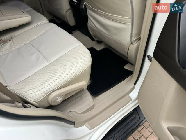 Белый Тойота Ленд Крузер Прадо, объемом двигателя 2.7 л и пробегом 228 тыс. км за 19950 $, фото 103 на Automoto.ua