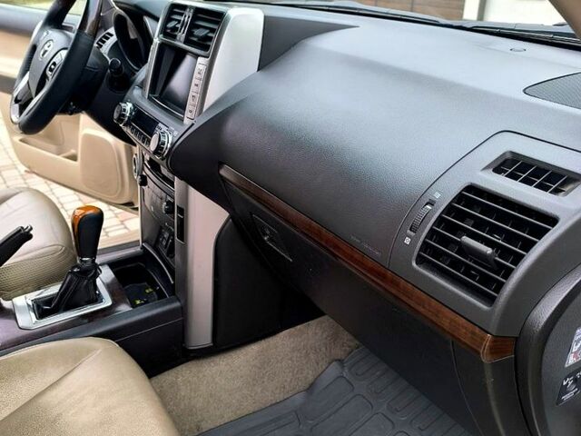 Белый Тойота Ленд Крузер Прадо, объемом двигателя 4 л и пробегом 320 тыс. км за 22000 $, фото 5 на Automoto.ua