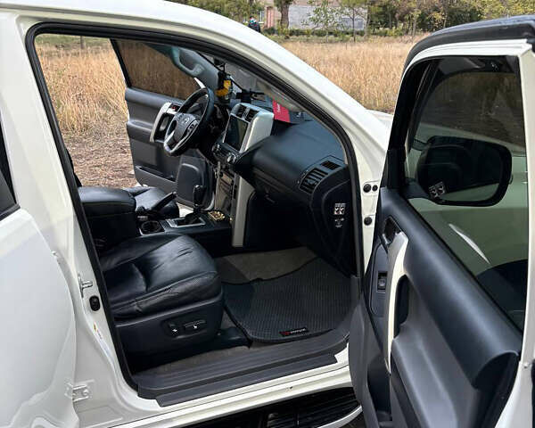 Білий Тойота Ленд Крузер Прадо, об'ємом двигуна 3 л та пробігом 249 тис. км за 25000 $, фото 13 на Automoto.ua