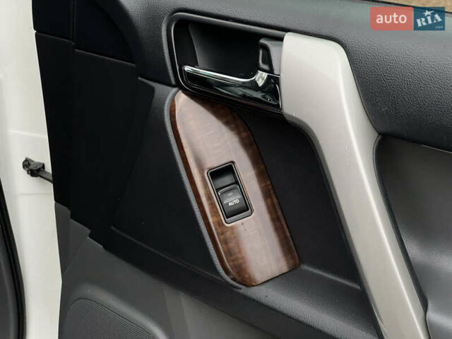 Белый Тойота Ленд Крузер Прадо, объемом двигателя 2.98 л и пробегом 150 тыс. км за 26500 $, фото 62 на Automoto.ua