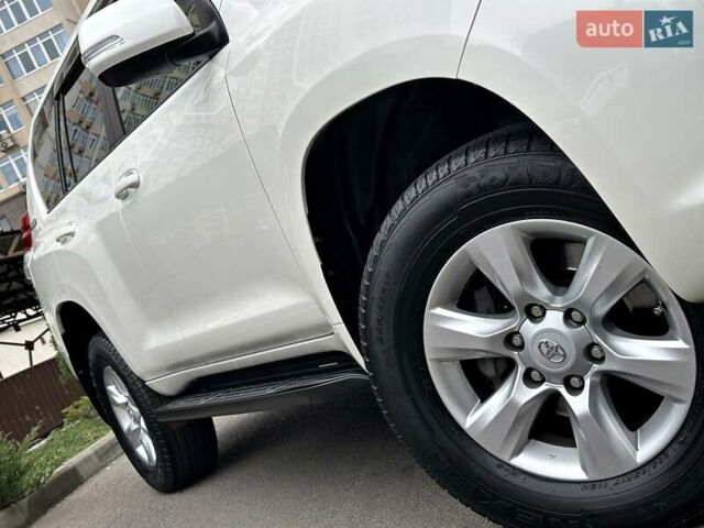 Білий Тойота Ленд Крузер Прадо, об'ємом двигуна 2.7 л та пробігом 180 тис. км за 20500 $, фото 34 на Automoto.ua