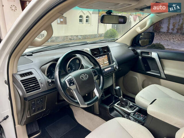 Белый Тойота Ленд Крузер Прадо, объемом двигателя 2.7 л и пробегом 228 тыс. км за 19950 $, фото 66 на Automoto.ua