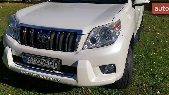 Белый Тойота Ленд Крузер Прадо, объемом двигателя 2.7 л и пробегом 180 тыс. км за 20500 $, фото 2 на Automoto.ua
