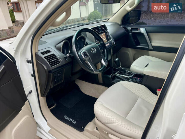 Белый Тойота Ленд Крузер Прадо, объемом двигателя 2.7 л и пробегом 228 тыс. км за 19950 $, фото 61 на Automoto.ua