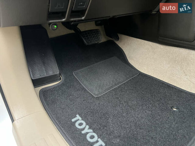 Белый Тойота Ленд Крузер Прадо, объемом двигателя 2.7 л и пробегом 228 тыс. км за 19950 $, фото 69 на Automoto.ua