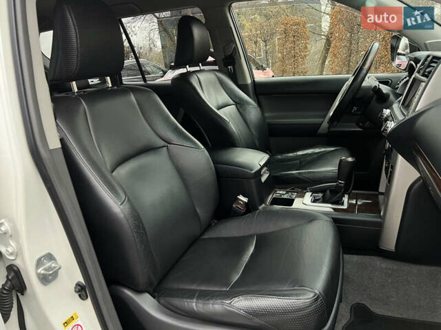 Белый Тойота Ленд Крузер Прадо, объемом двигателя 2.98 л и пробегом 150 тыс. км за 26500 $, фото 64 на Automoto.ua