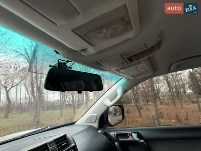 Белый Тойота Ленд Крузер Прадо, объемом двигателя 2.69 л и пробегом 248 тыс. км за 18500 $, фото 14 на Automoto.ua