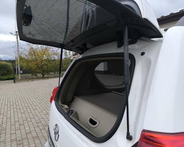 Белый Тойота Ленд Крузер Прадо, объемом двигателя 4 л и пробегом 320 тыс. км за 23500 $, фото 14 на Automoto.ua