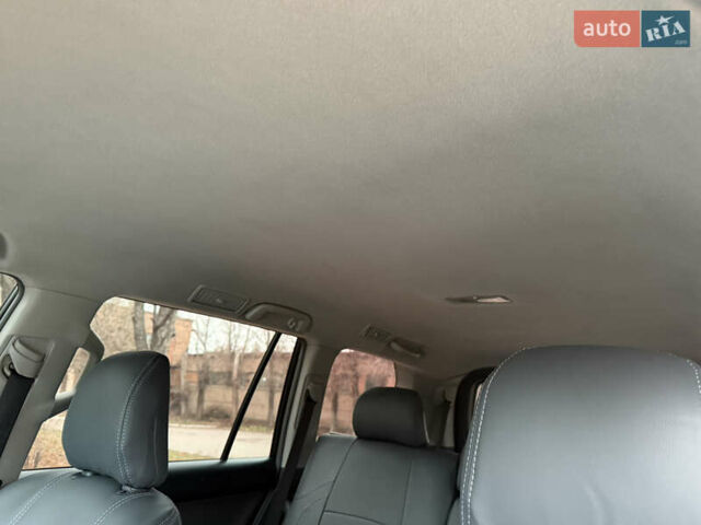 Белый Тойота Ленд Крузер Прадо, объемом двигателя 2.69 л и пробегом 248 тыс. км за 18500 $, фото 15 на Automoto.ua