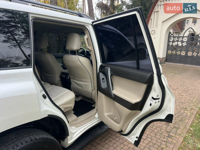 Белый Тойота Ленд Крузер Прадо, объемом двигателя 2.7 л и пробегом 228 тыс. км за 19950 $, фото 101 на Automoto.ua