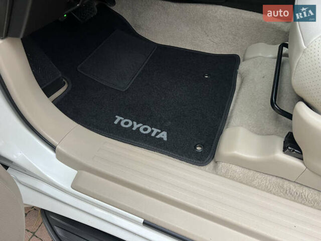 Белый Тойота Ленд Крузер Прадо, объемом двигателя 2.7 л и пробегом 228 тыс. км за 19950 $, фото 68 на Automoto.ua