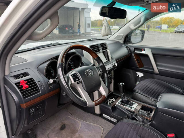 Белый Тойота Ленд Крузер Прадо, объемом двигателя 3.96 л и пробегом 320 тыс. км за 23999 $, фото 5 на Automoto.ua