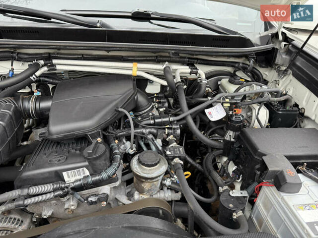 Белый Тойота Ленд Крузер Прадо, объемом двигателя 2.69 л и пробегом 248 тыс. км за 18500 $, фото 26 на Automoto.ua