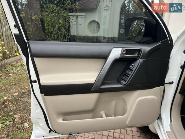 Белый Тойота Ленд Крузер Прадо, объемом двигателя 2.7 л и пробегом 228 тыс. км за 19950 $, фото 62 на Automoto.ua
