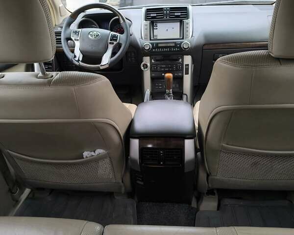 Белый Тойота Ленд Крузер Прадо, объемом двигателя 4 л и пробегом 320 тыс. км за 23500 $, фото 16 на Automoto.ua