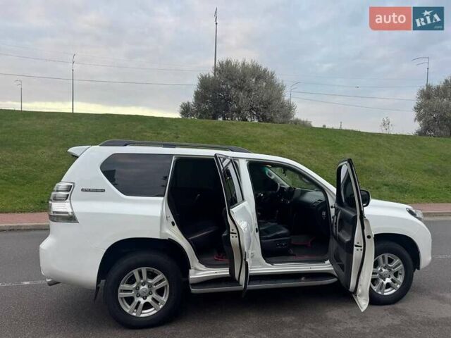 Белый Тойота Ленд Крузер Прадо, объемом двигателя 4 л и пробегом 237 тыс. км за 18750 $, фото 10 на Automoto.ua