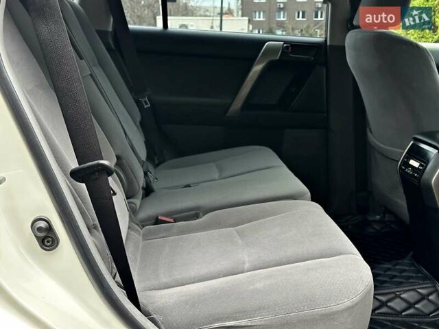 Білий Тойота Ленд Крузер Прадо, об'ємом двигуна 2.7 л та пробігом 180 тис. км за 20500 $, фото 64 на Automoto.ua