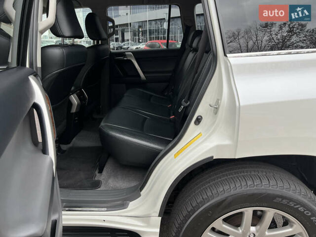 Белый Тойота Ленд Крузер Прадо, объемом двигателя 2.98 л и пробегом 150 тыс. км за 26500 $, фото 50 на Automoto.ua