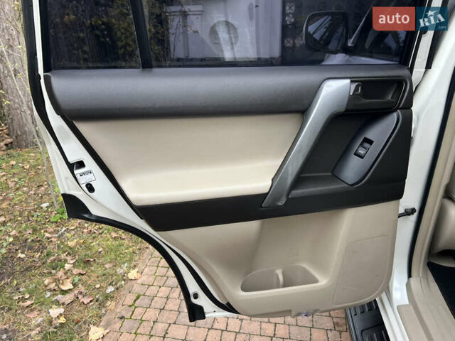 Белый Тойота Ленд Крузер Прадо, объемом двигателя 2.7 л и пробегом 228 тыс. км за 19950 $, фото 98 на Automoto.ua