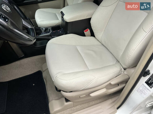 Белый Тойота Ленд Крузер Прадо, объемом двигателя 2.7 л и пробегом 228 тыс. км за 19950 $, фото 73 на Automoto.ua